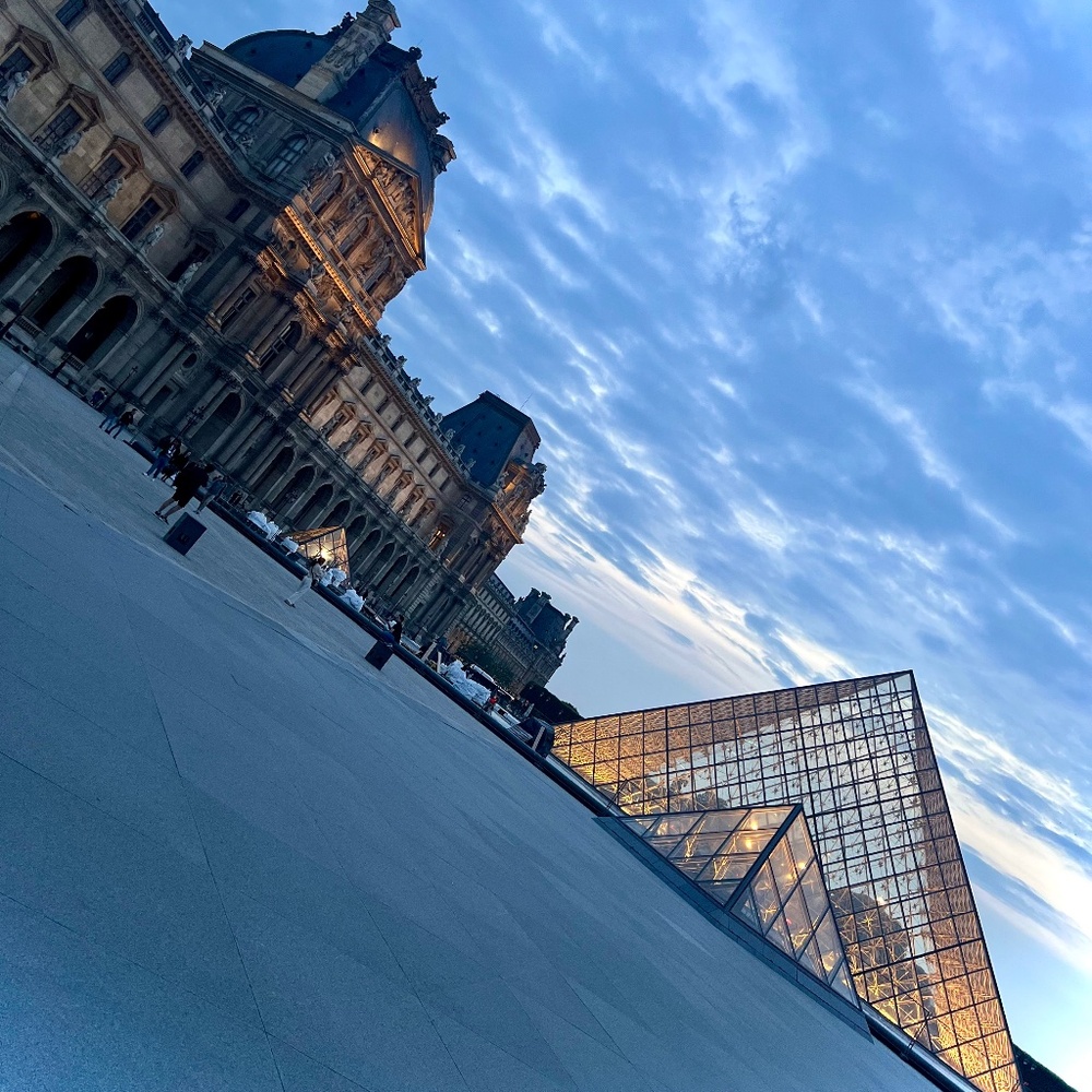 Bonjour, i’m Boo Boo Roo ✨🥖👗😱✈️🥂 - Picture 4 of 6